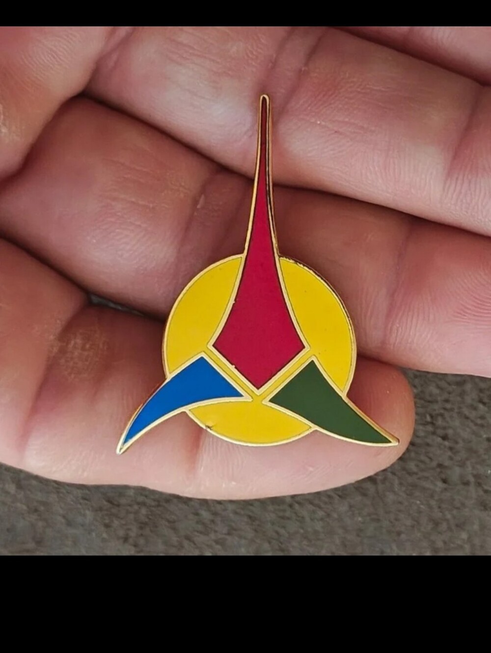 1986 Star Trek Klingon Empire Trefoil Gold Tone Enamel Pin Badge